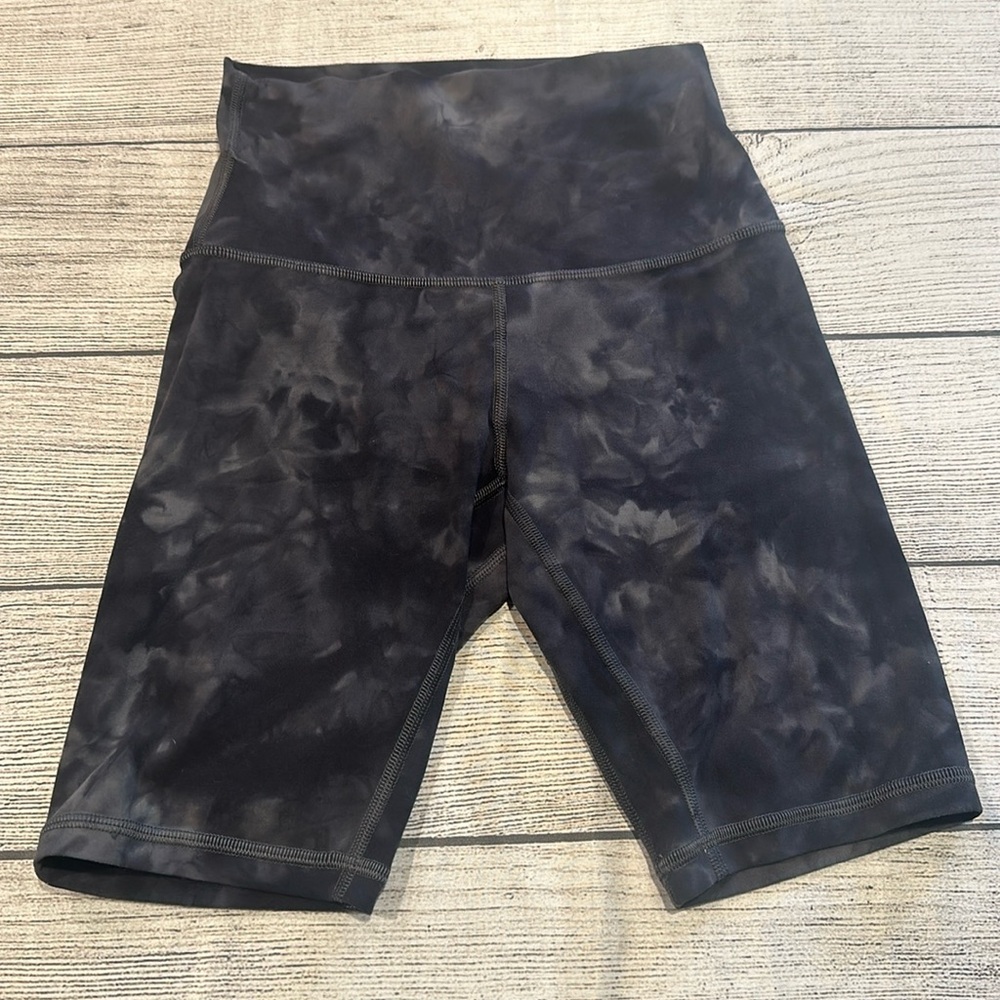 🍋Women’s Lululemon Align Short 8” Diamond Dye size 2🍋